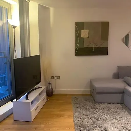 شقة Beautiful 1 Bedroom Flat ليدز