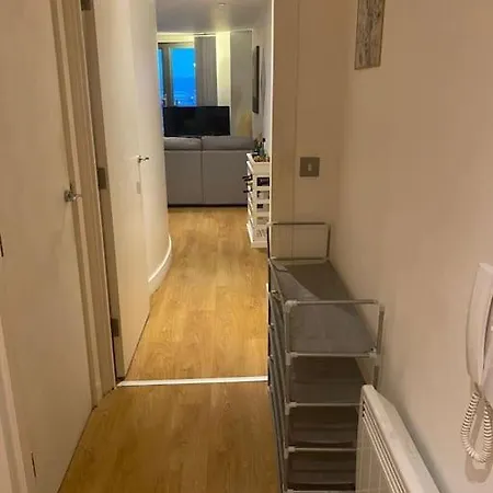 Beautiful 1 Bedroom Flat شقة *